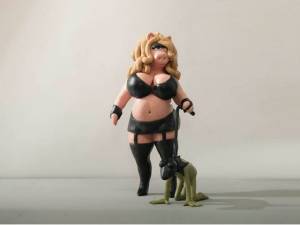 Miss-Piggy-and-Kermit-The-Slave